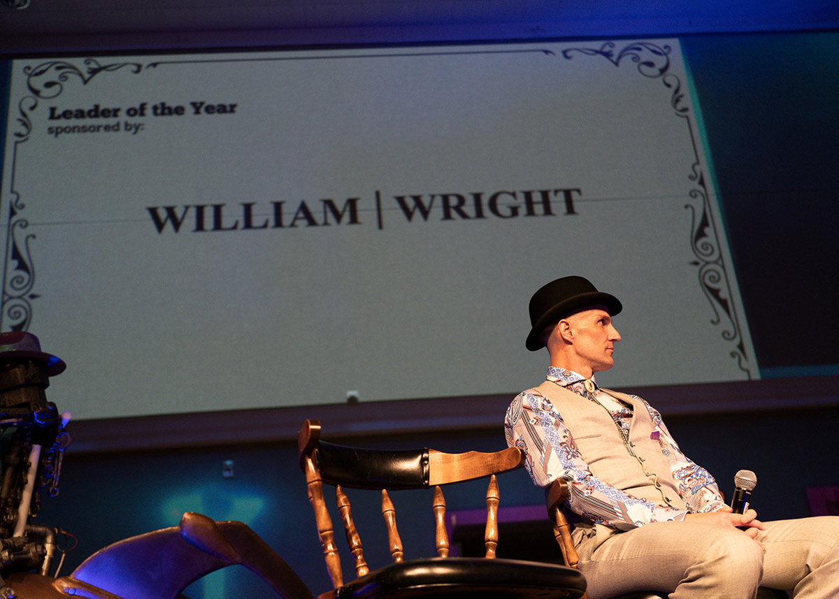David Boon presented the the Leader of the Year Award at the 2026 VIATEC Awards on behalf of William Wright Commercial